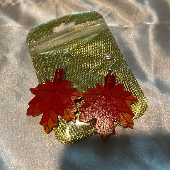 Jewelry - Pierced earrings dangling fall leaf NEW